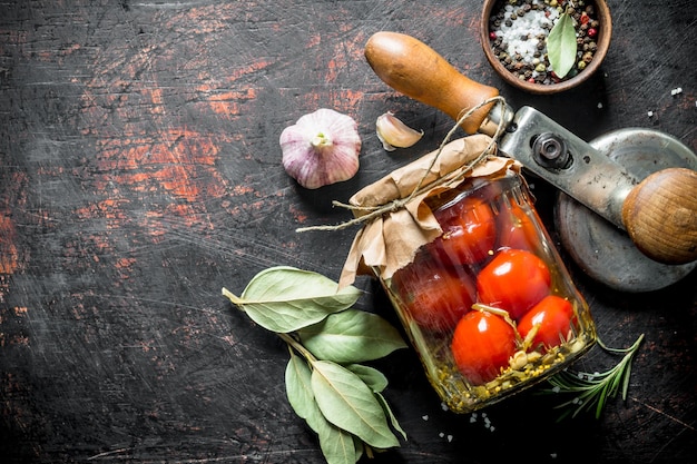 Zbliżenie na świeże składniki na drewnianej desce